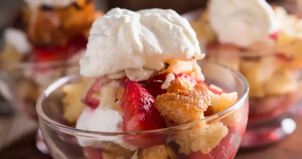 いちごパフェの画像